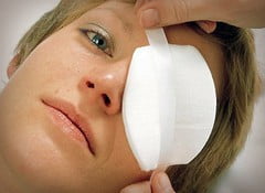 Помощь при попадании инородного тела в глаз